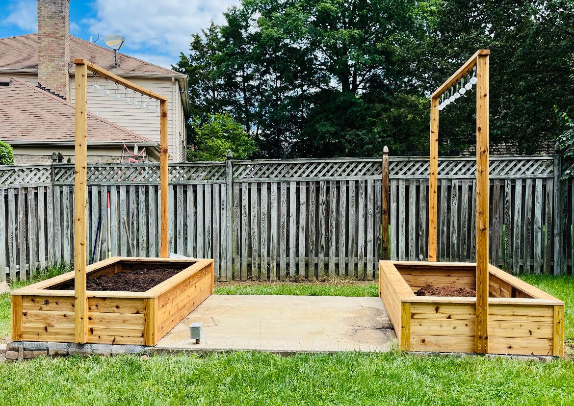 5/4-inch-thick 4-foot-wide x 8-foot-wide x 18-inch-tall bed with top edge and trellis