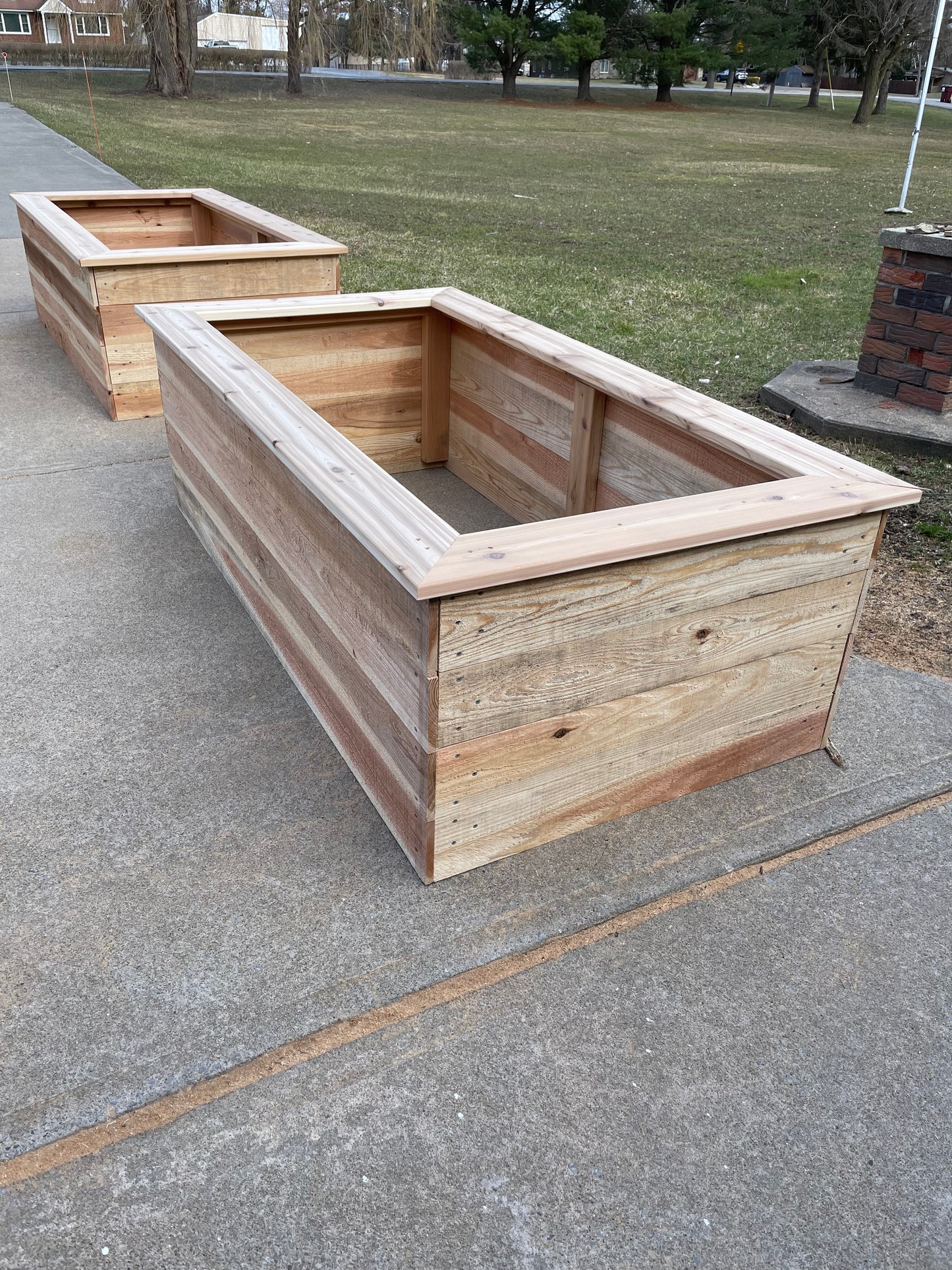 100% Cedar Garden bed with top edge (3ft x 6ft x 2ft)