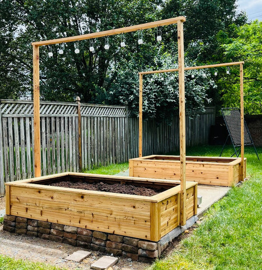 5/4-inch-thick 4-foot-wide x 8-foot-wide x 18-inch-tall bed with top edge and trellis
